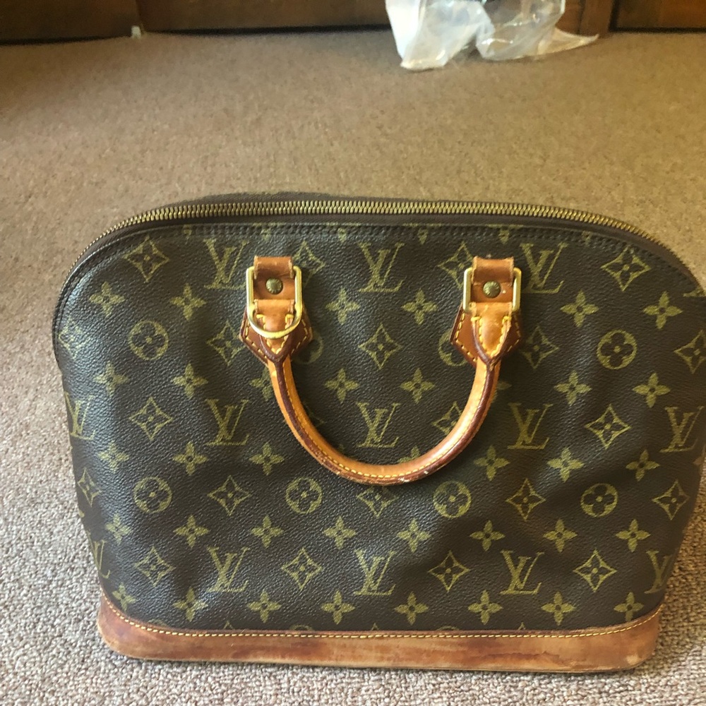 AUTHENTIC Louis Vuitton Monogram Alma PM bag